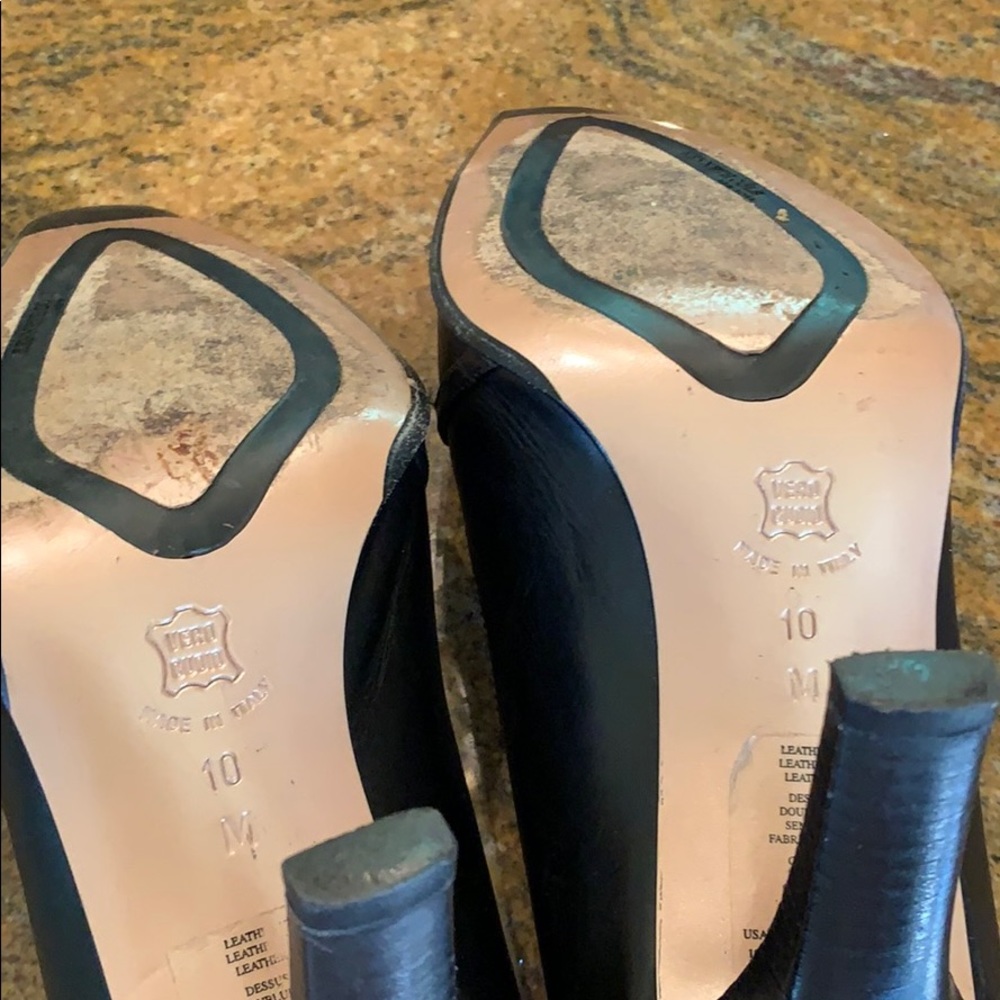 Black Pumps - image 3